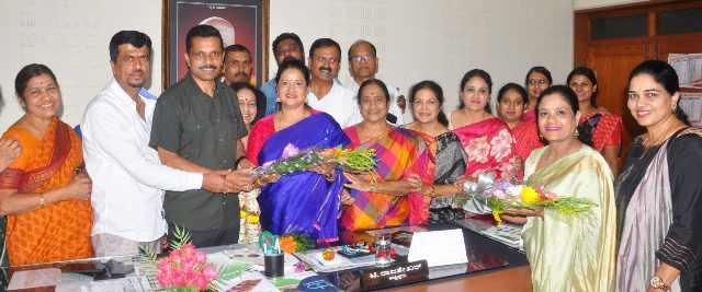 mahila okkaliga